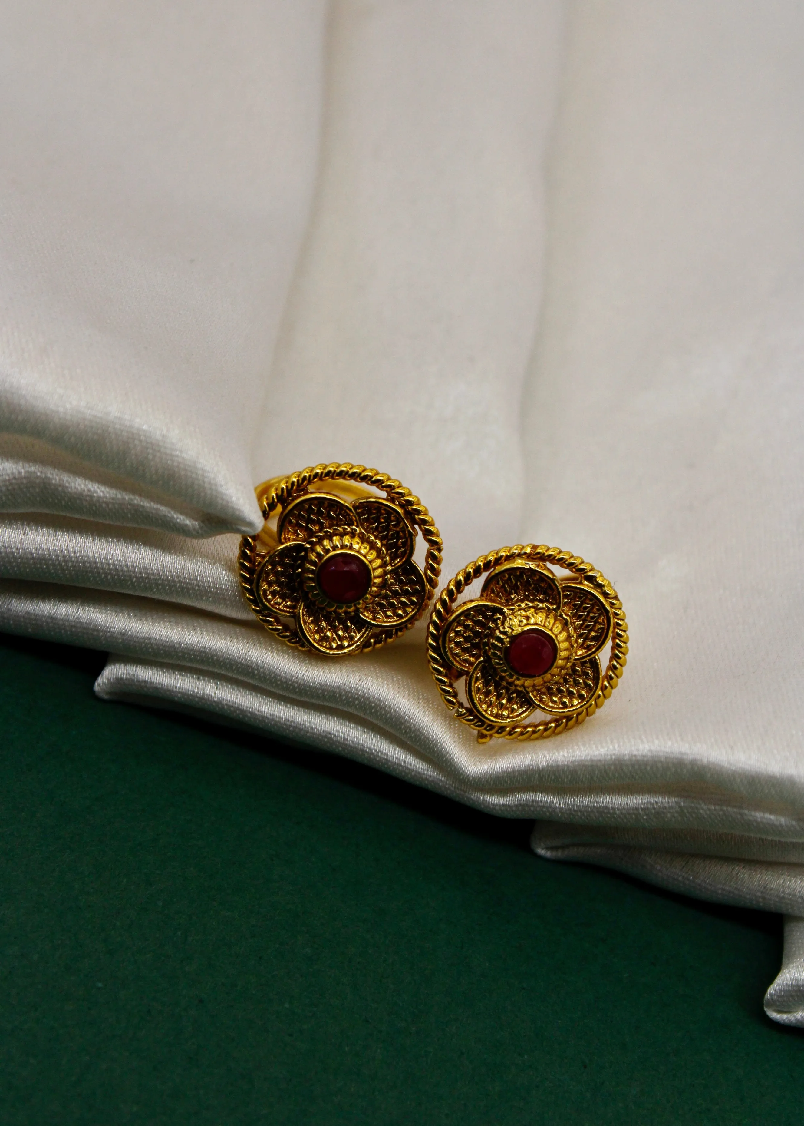BEAUTIFUL ANTIQUE BICHAVE