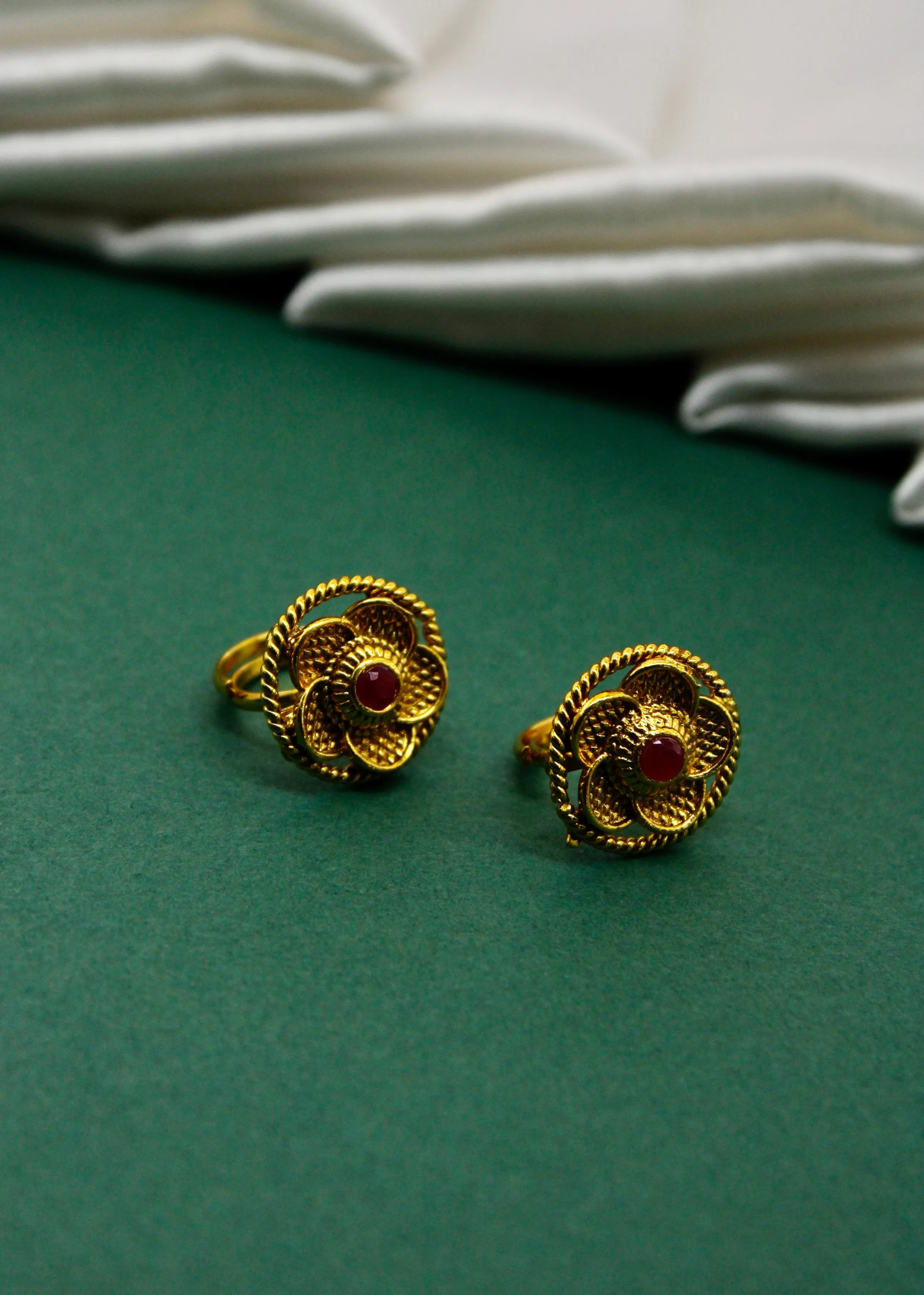 BEAUTIFUL ANTIQUE BICHAVE
