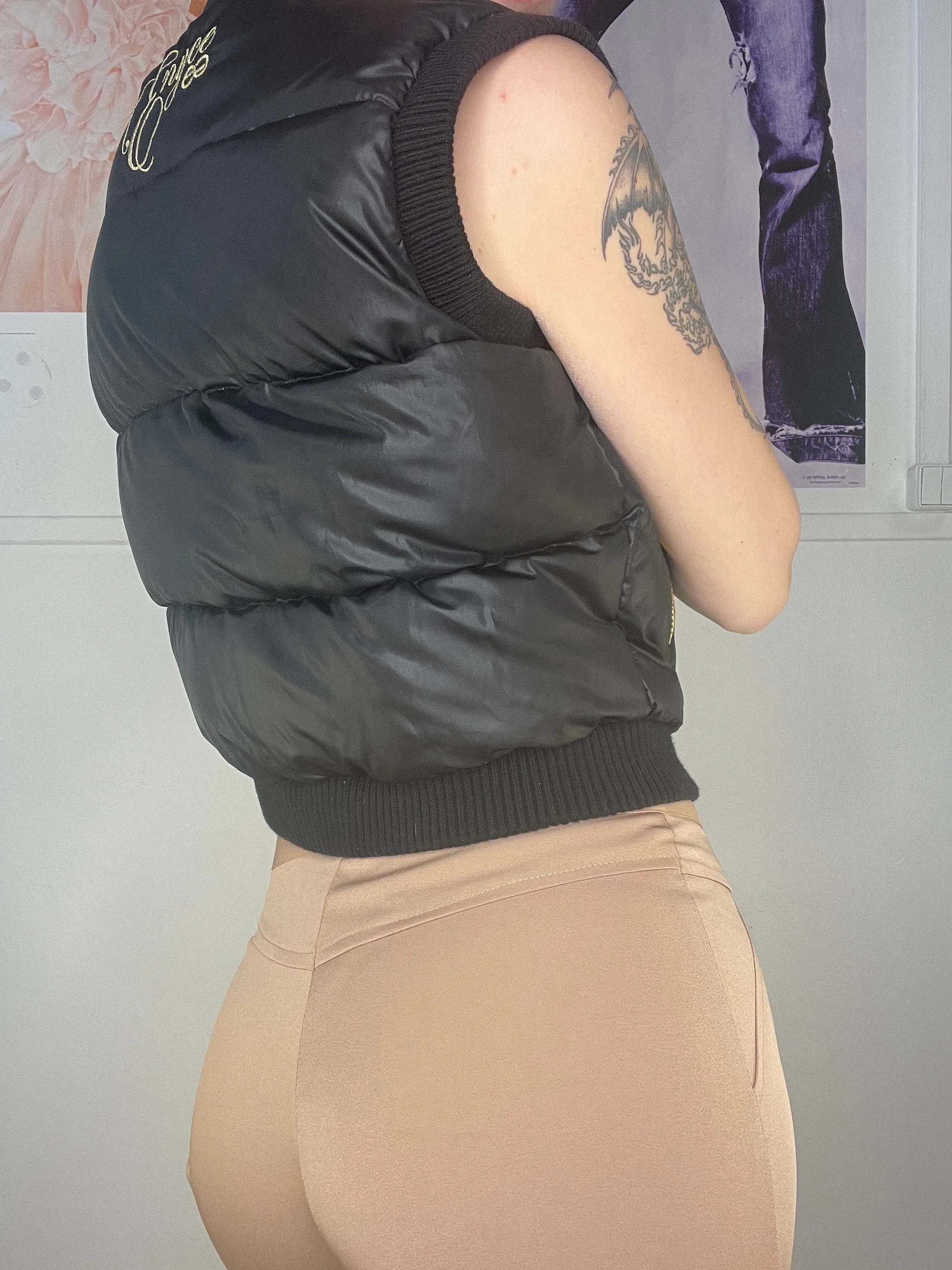 cropped puffer vest with gold details