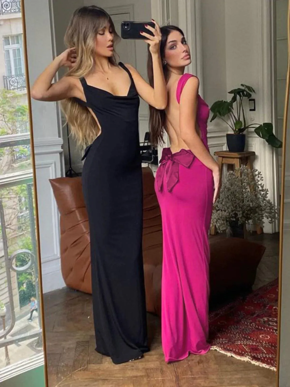 Elegant Backless Sheath Dress with Bow Details: Sophisticated Evening Wear