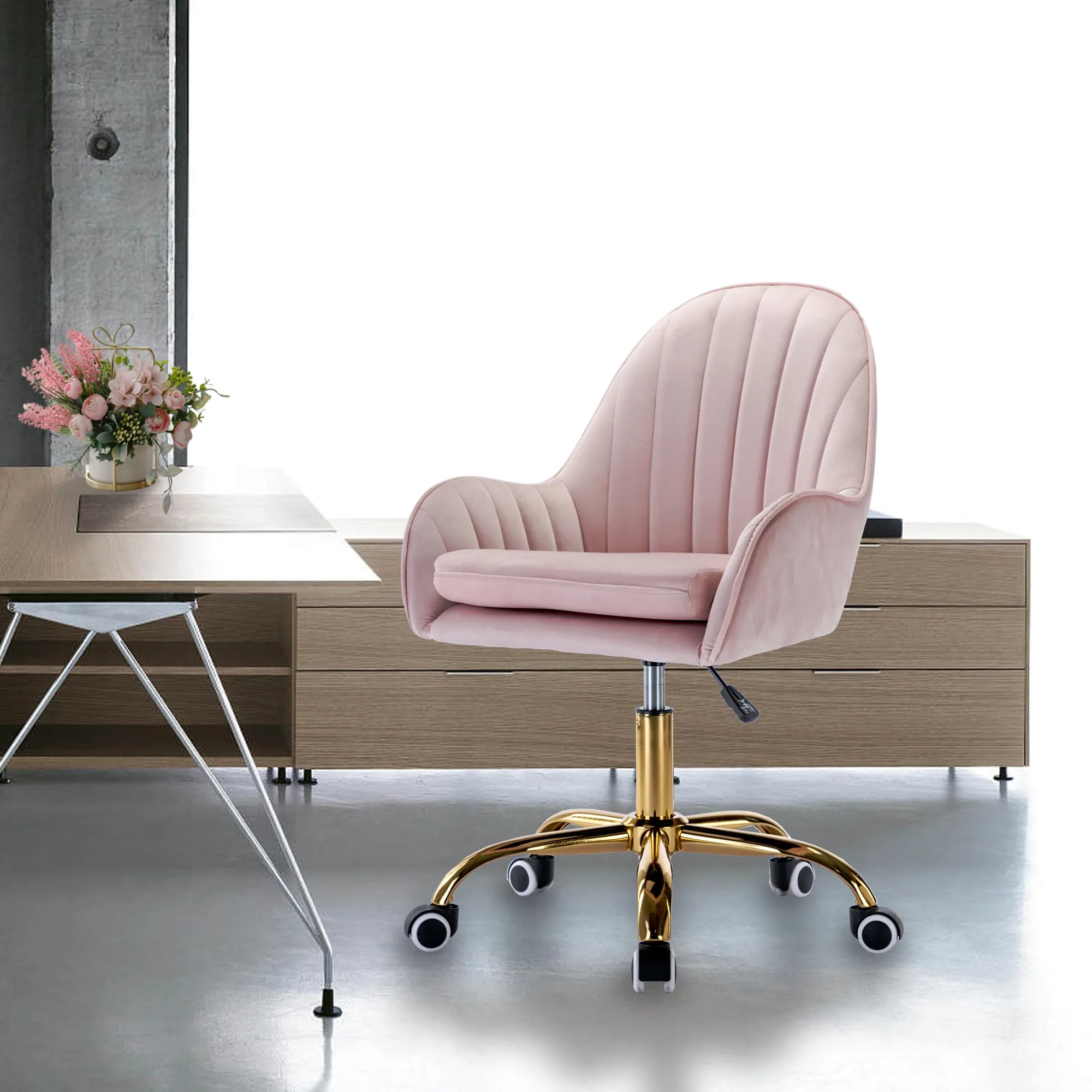 Glamourous Pink Velvet Chair