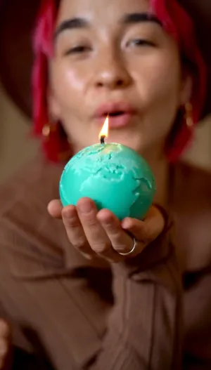 Globe Candle, Sustainable Gifts, Eco Friendly Presents, Green Gift Ideas, Zero Waste Gifts, Environmentally Friendly Gifts, Earth Friendly Gifts, Recycled Gifts, Natural Gift Options, Eco Conscious Gifting, Green Living Gifts