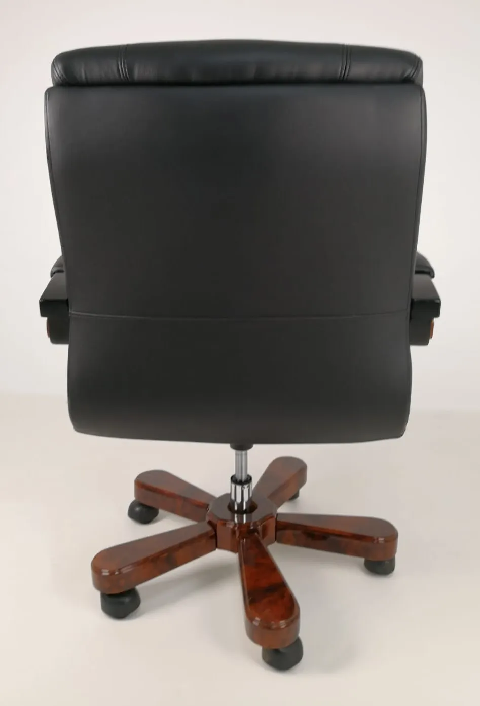 Luxury Executive Style Office Chair in Black Leather - B018