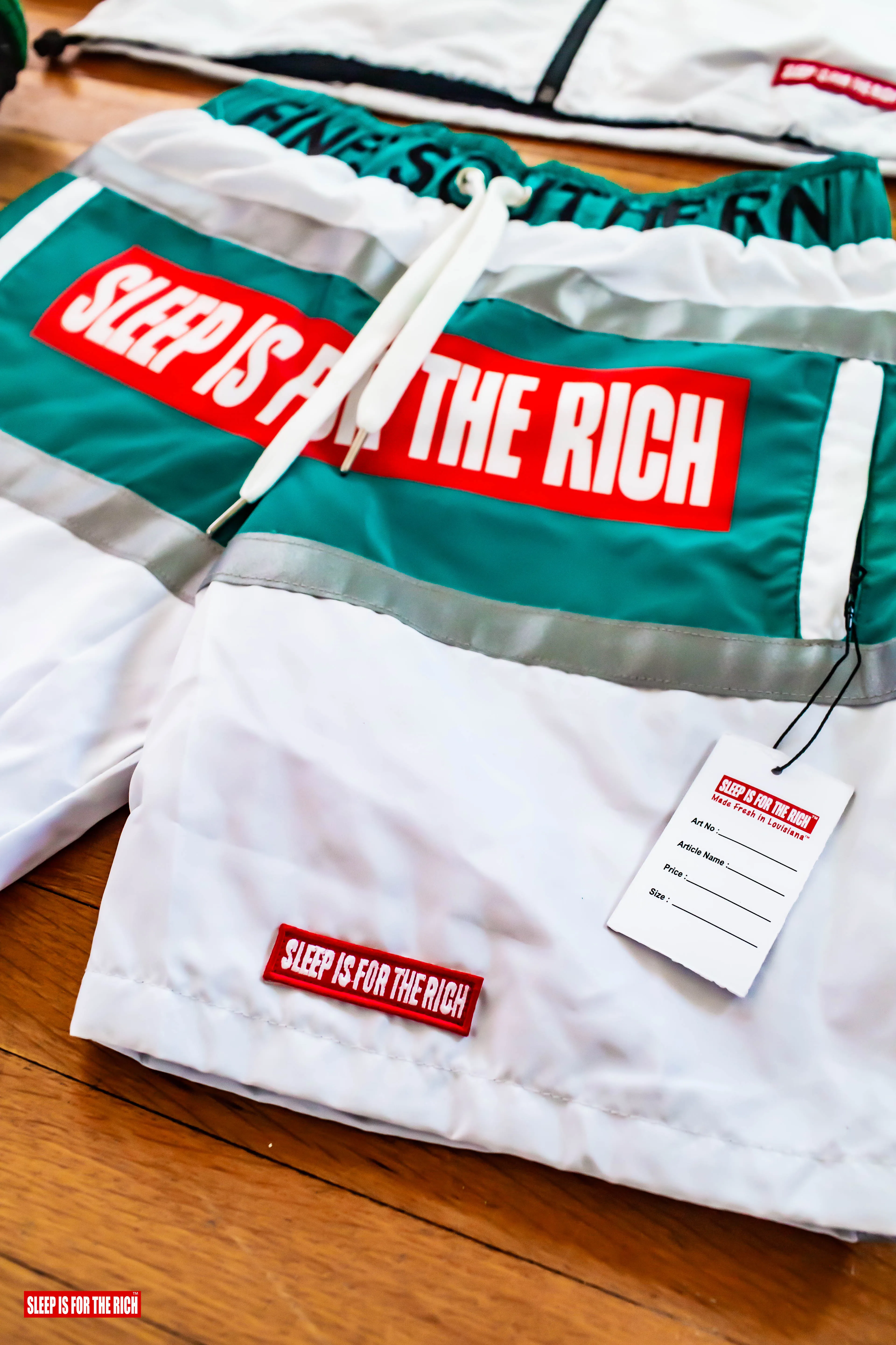 (WHITE/SPEARMINT) 3M REFLECTIVE WINDBREAKER SHORT SETS