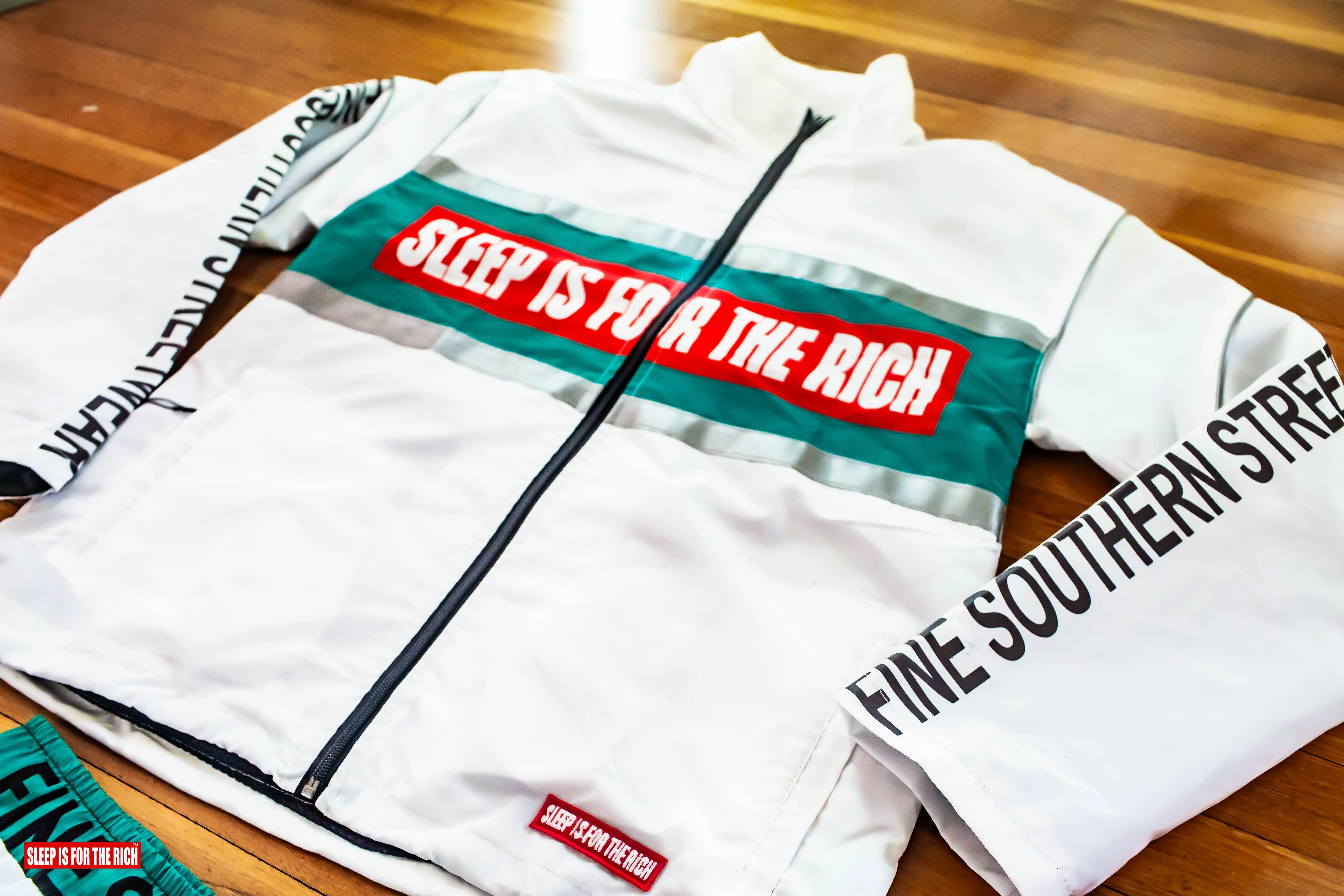 (WHITE/SPEARMINT) 3M REFLECTIVE WINDBREAKER SHORT SETS